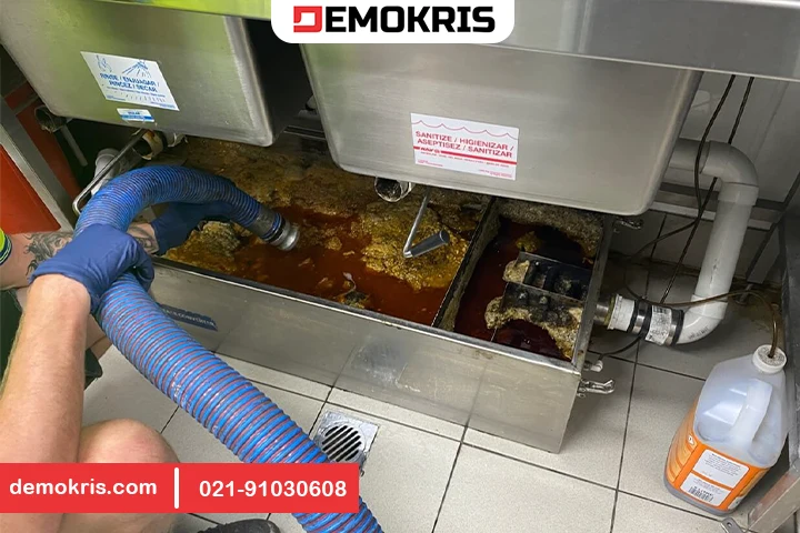 تمیز کردن چربی گیر رستوران